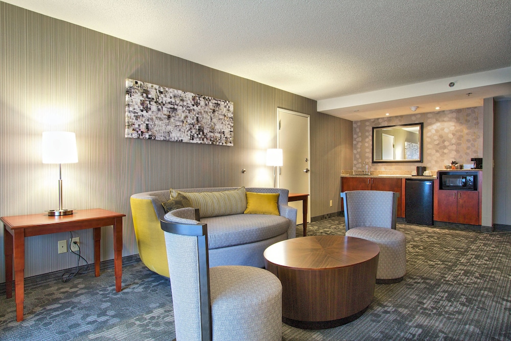 Courtyard By Marriott Blacksburg 18/39