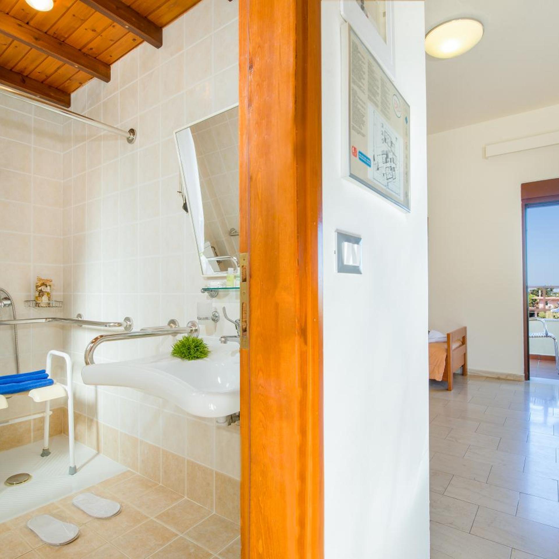 غرفة بسريرين منفصلين، Eria Resort Accessible Holidays 2/3