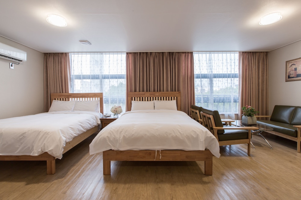 Hotel Elin 12/35