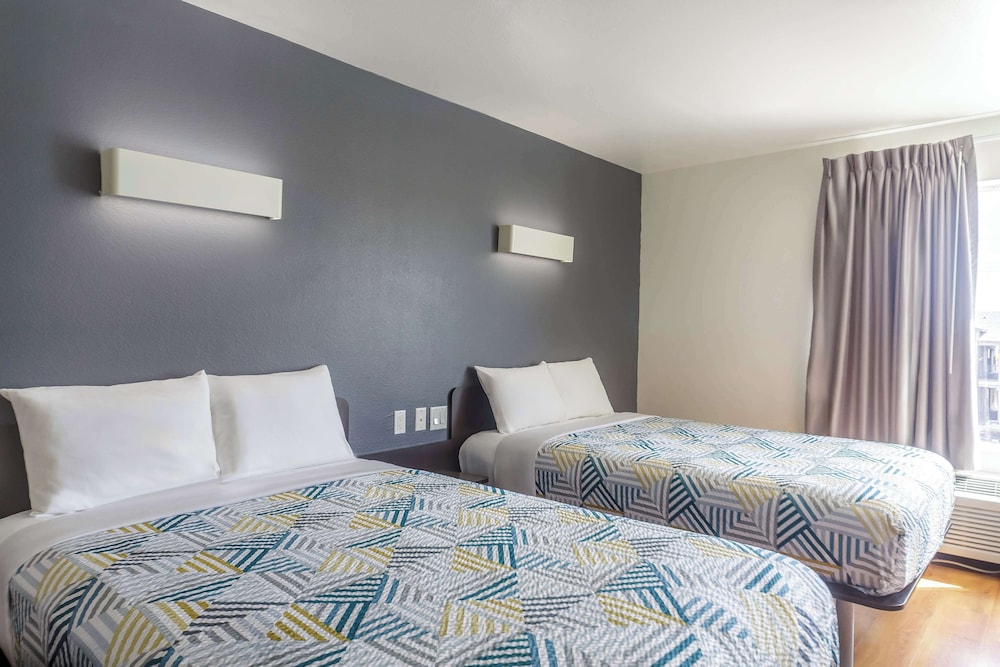 Motel6 Laredo, TX - Airport 38/66