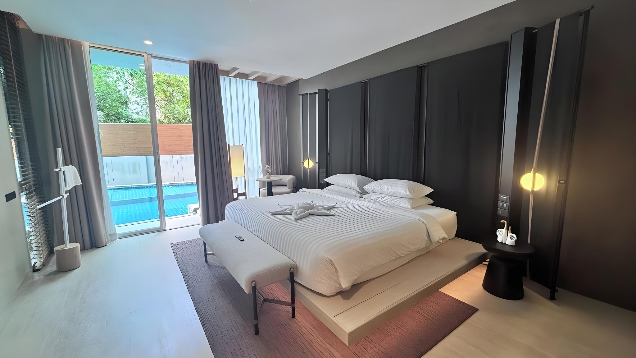 Room, King Bed, Pool Access