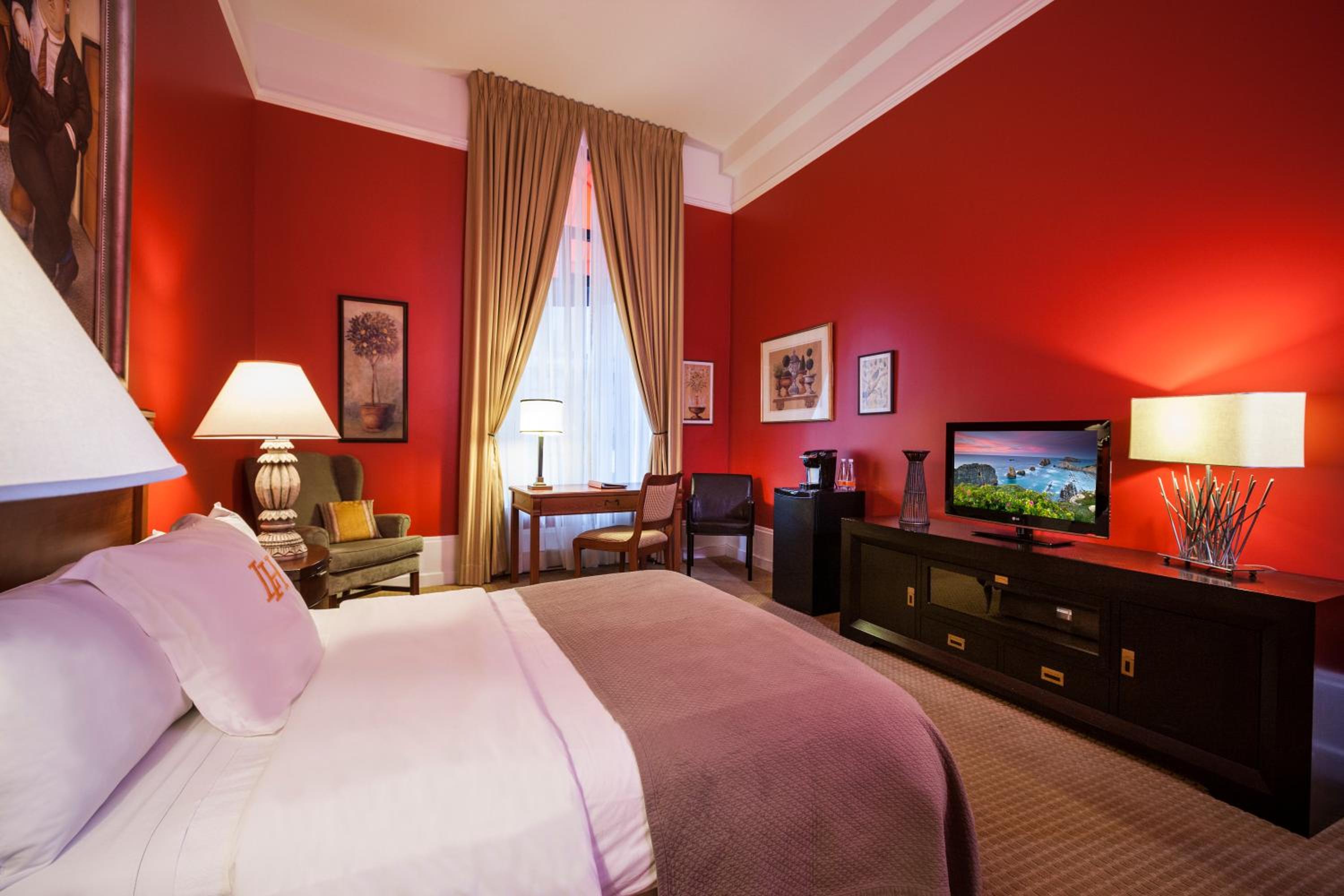 Superior, King Bed, Queen Bed
