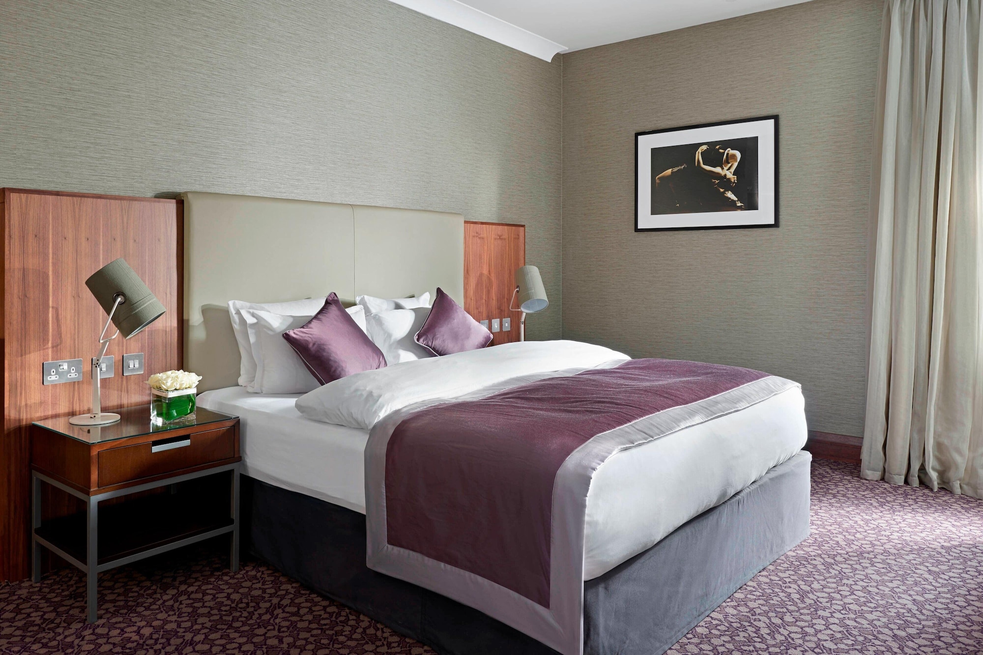 SUITE, KING BED, CITY VIEW