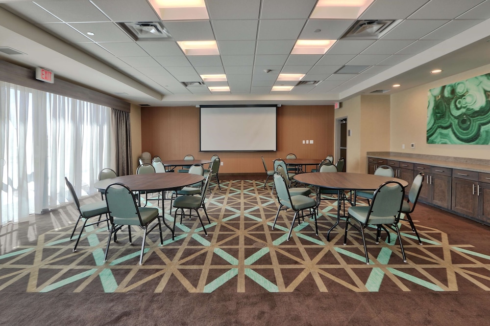 Hampton Inn and Suites Artesia 42/46