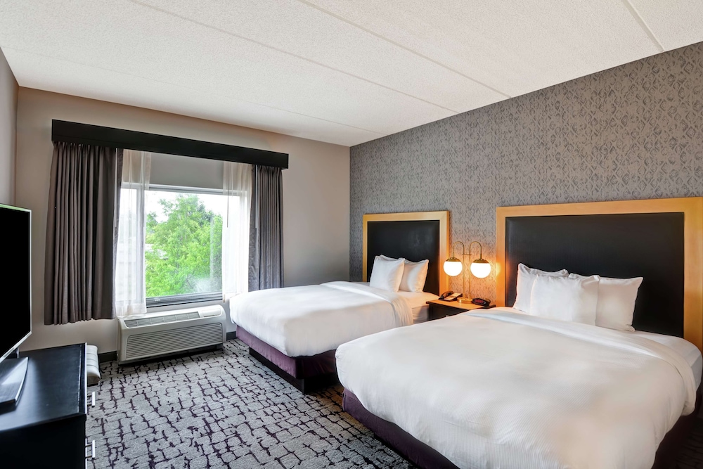 ROOM, 2 QUEEN BEDS, SOFA