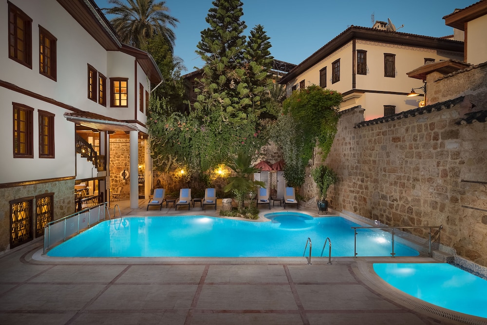 Dogan Hotel 70/72