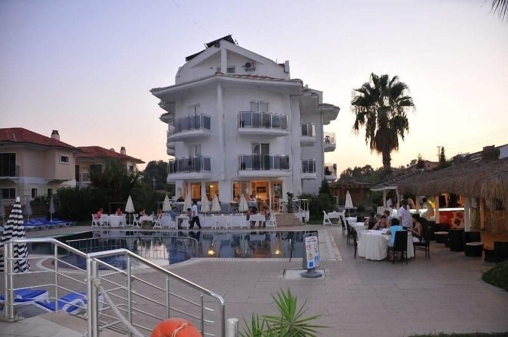 Nevada Hotel & Spa 8/35