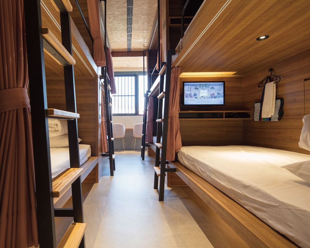 Oinn Hotel and Hostel 19/56