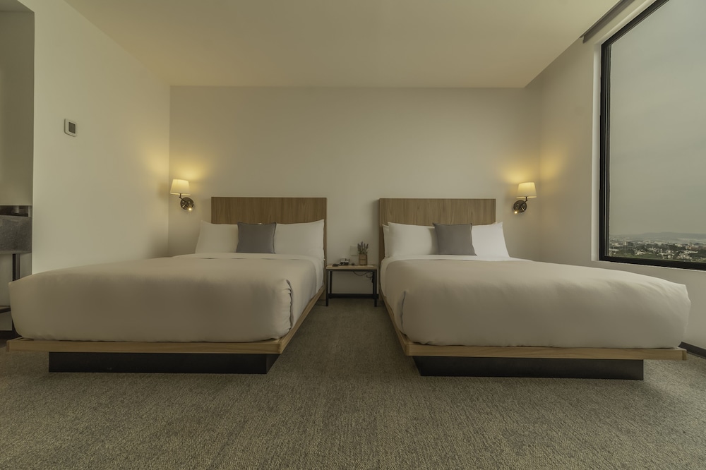 DELUXE, DOUBLE BED