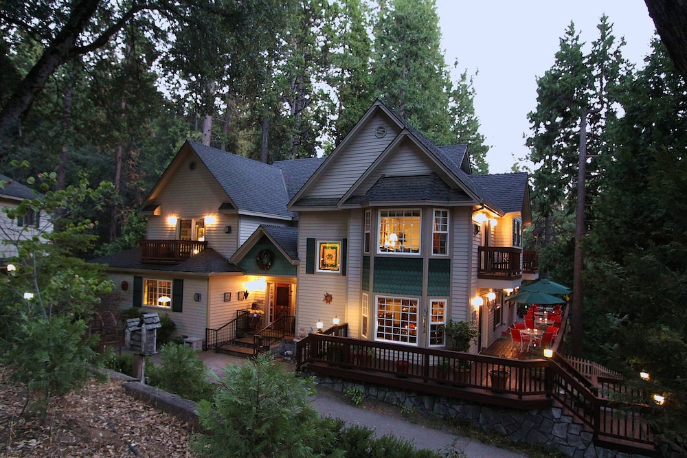 McCaffrey House Bed and Breakfast Inn 2/52