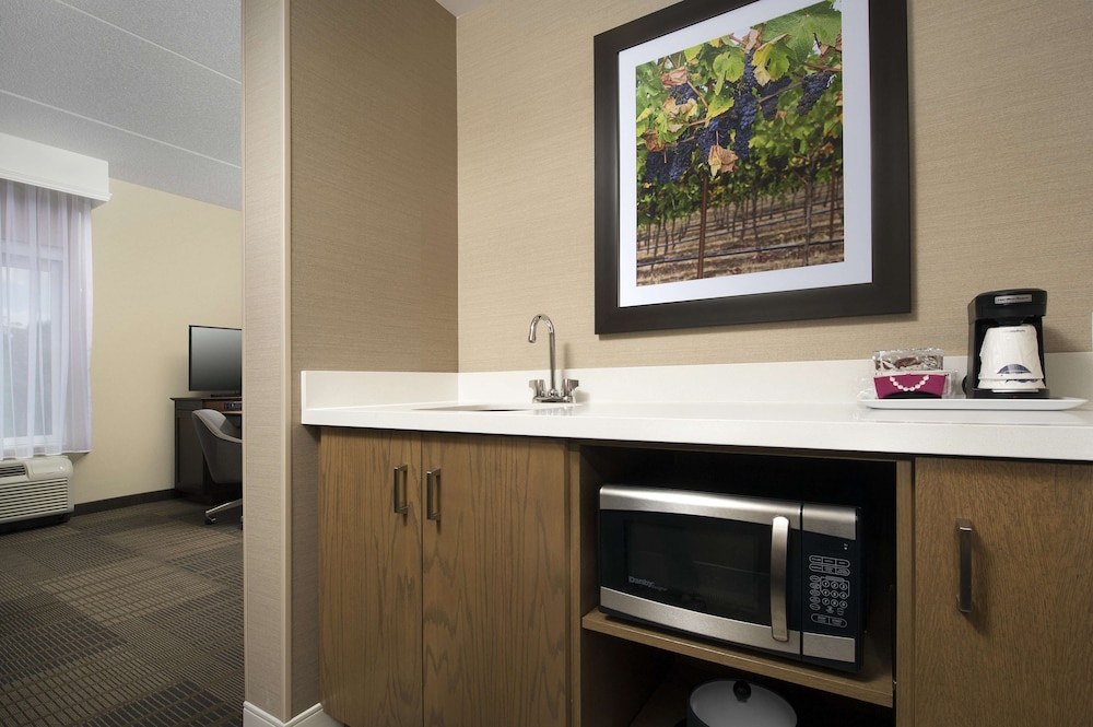 Hampton Inn & Suites Falls Church 21/34