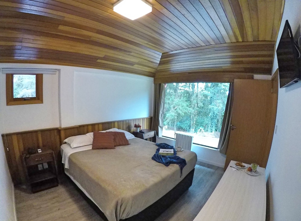 DELUXE, DOUBLE BED, SOFA