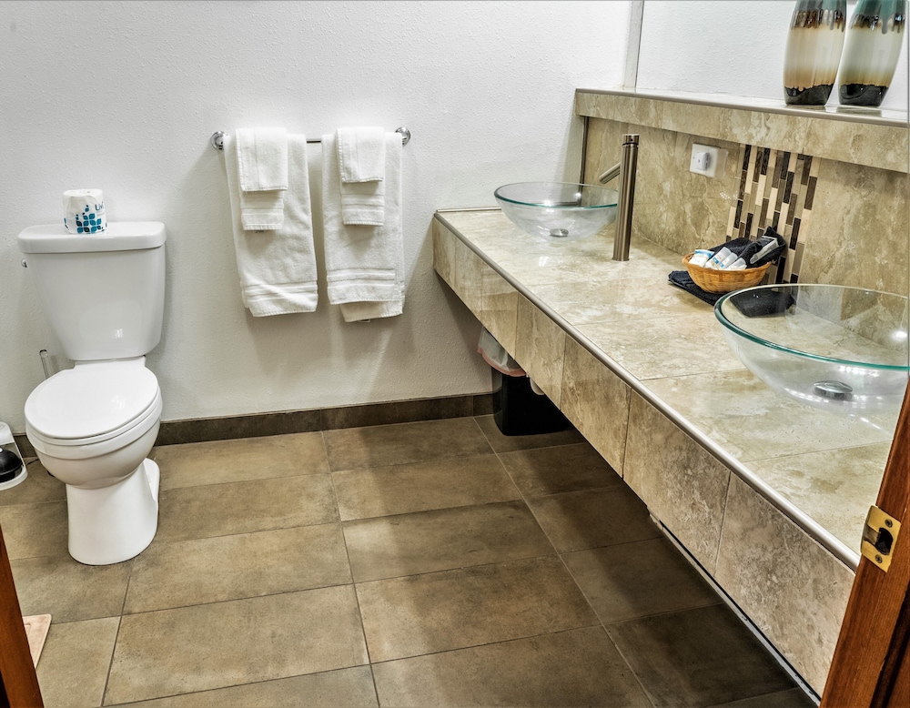JC Suites 42/43