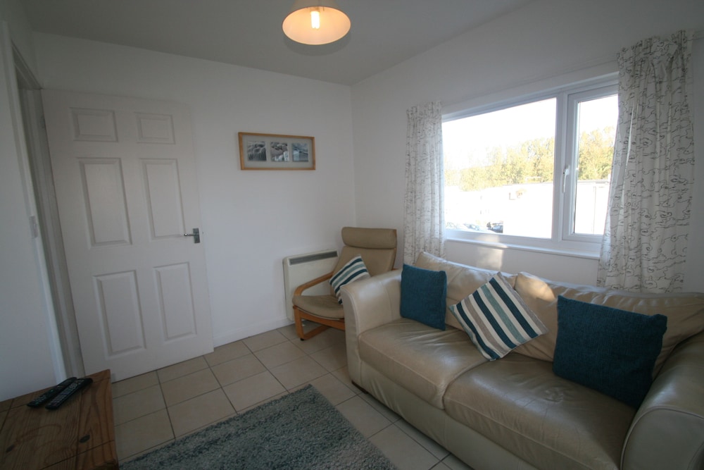 Freshwater Bay Holiday Cottages 38/50