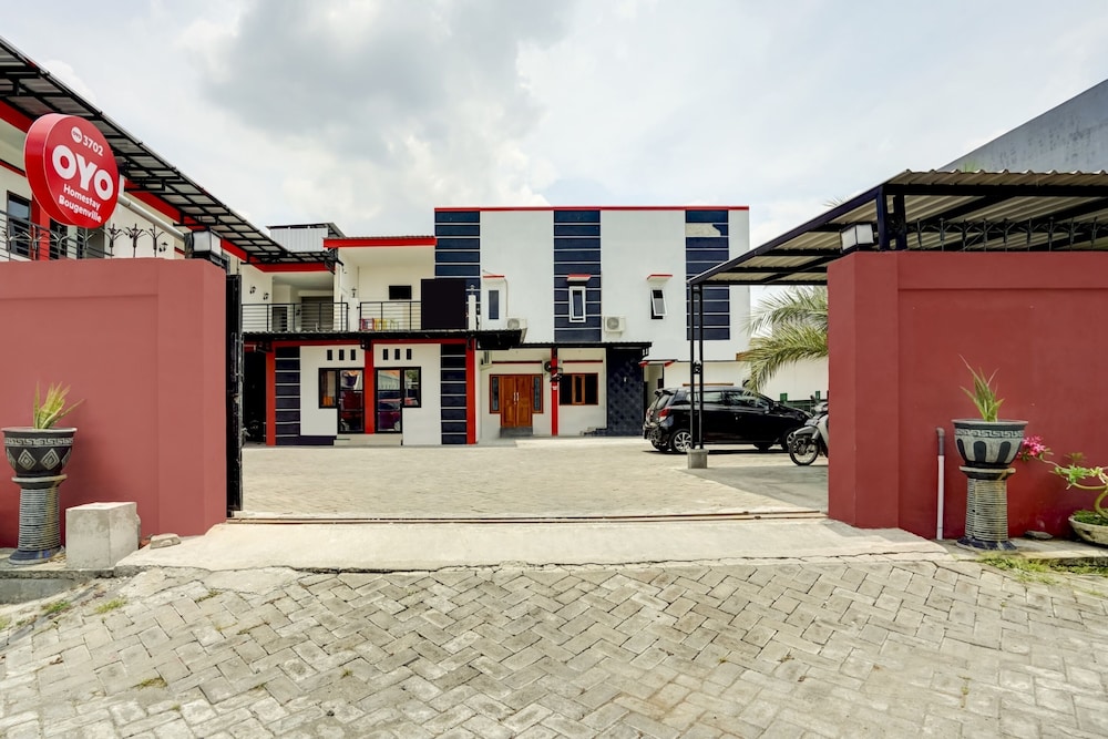 Hotel O near UNISLA formerly Homestay Bougenville 37/44