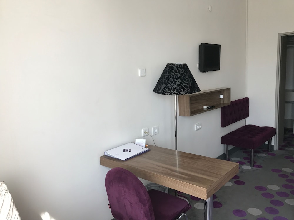 Hande Hotel 55/60