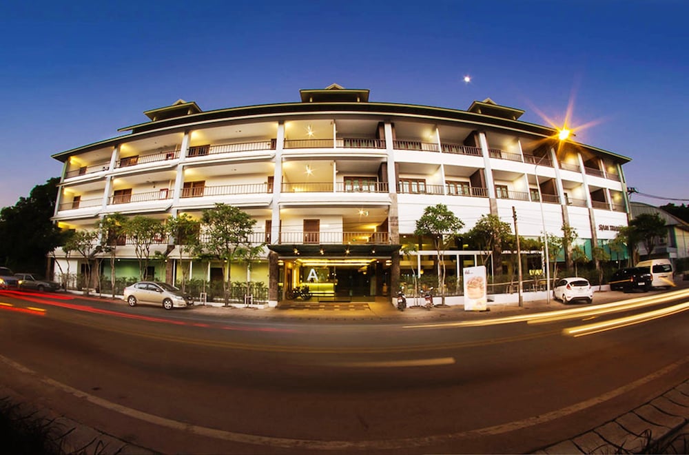 Siam Triangle Hotel 2/61