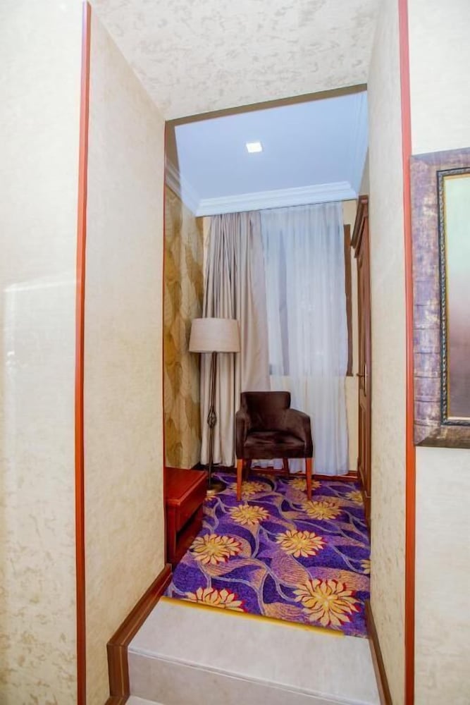 Clover Hotel Baku 40/50