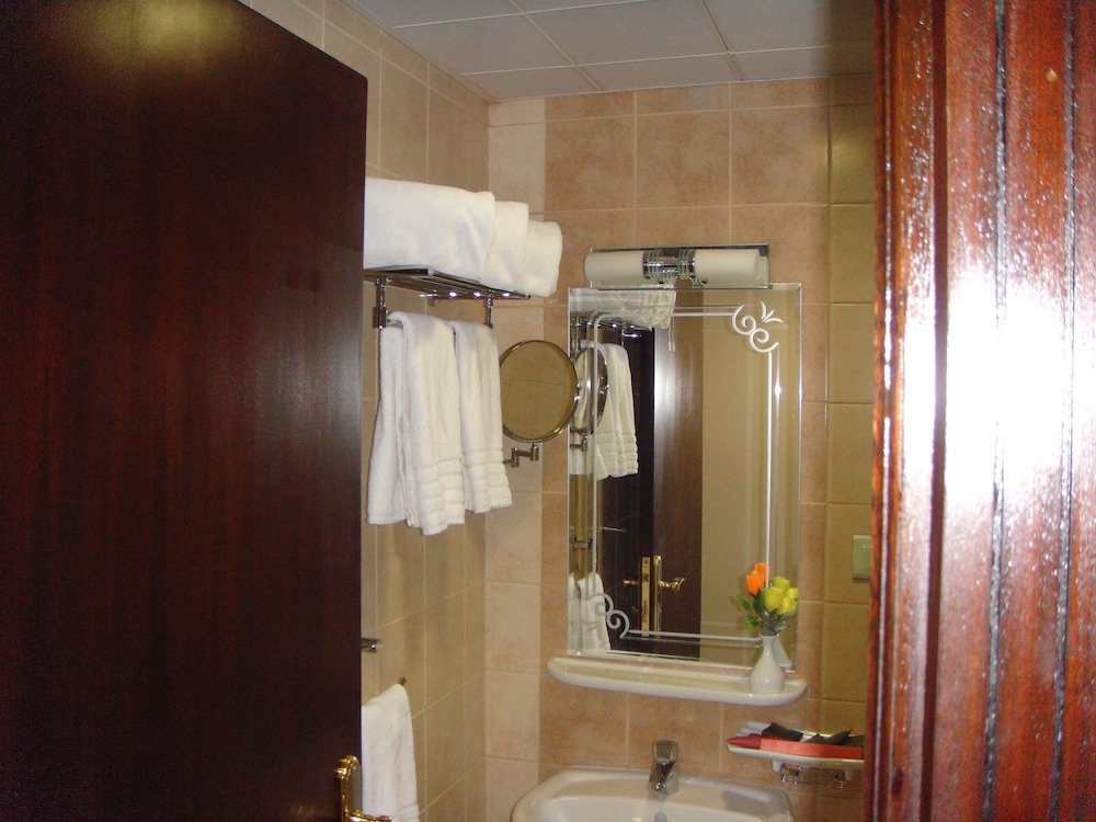 الإيمان طيبة(Kingsgate Hotel Durrat) 40/40
