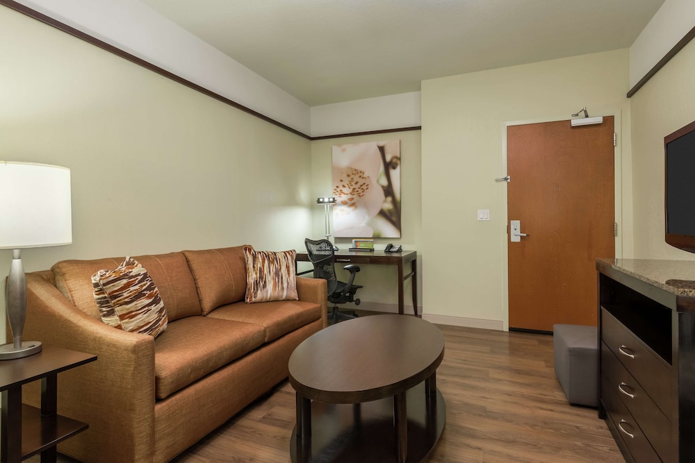 Hilton Garden Inn West Palm Beach Airport 33/54