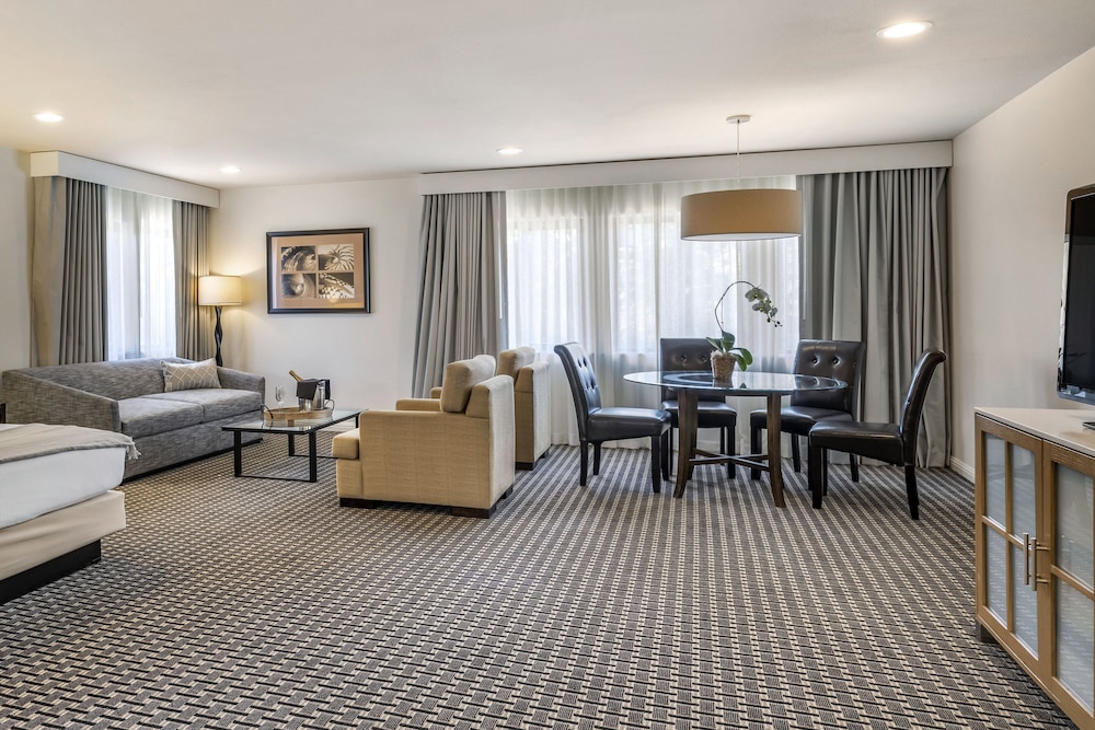 The Lodge At Tiburon 42/66