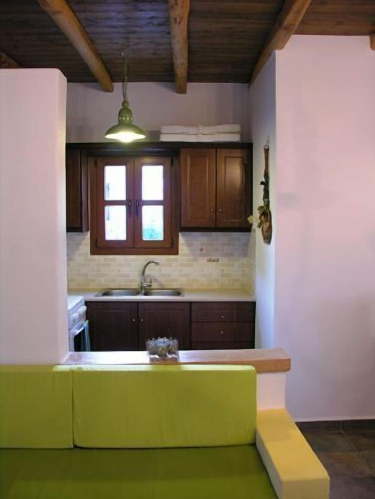PANTELI BEACH STUDIOS APARTMENTS 25/50