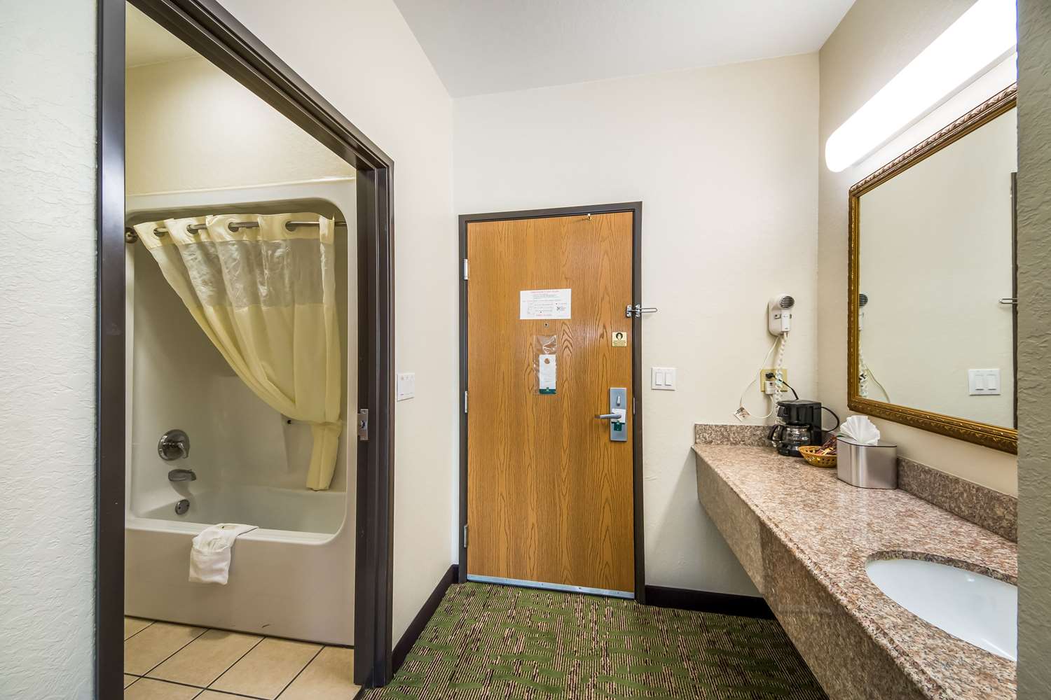 Quality Suites San Antonio 32/34