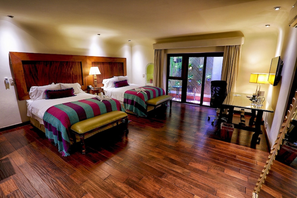 GRAND, PREMIUM, 2 QUEEN BEDS