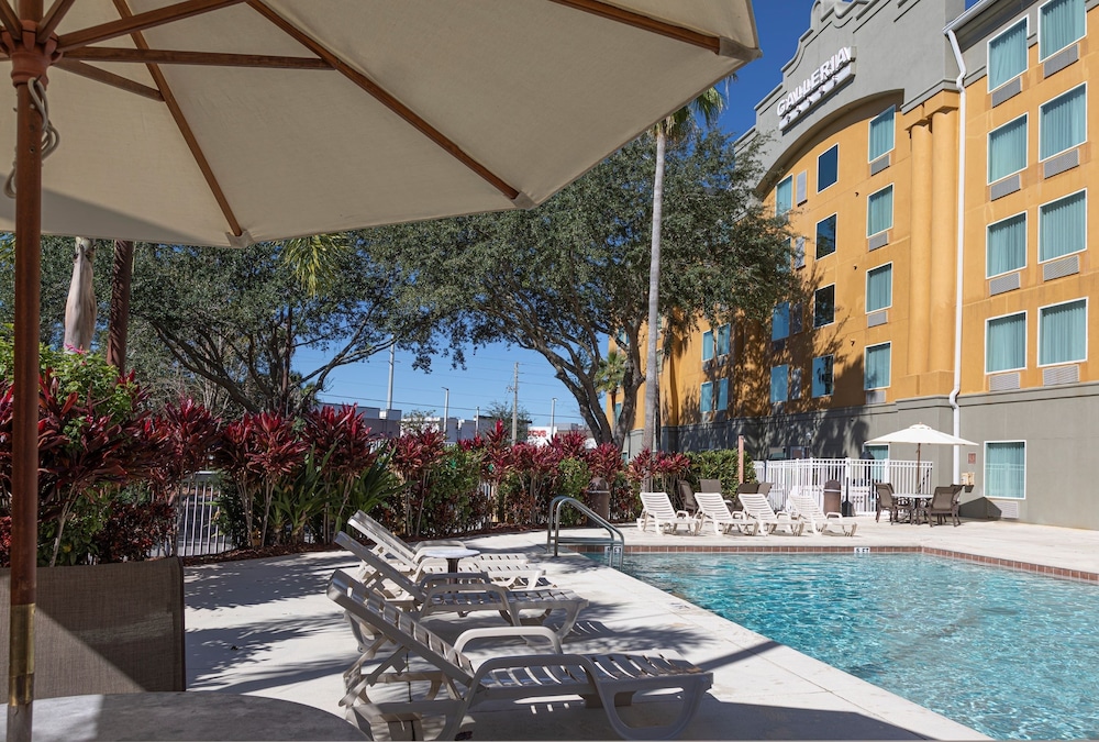 Galleria Palms Hotel 53/59
