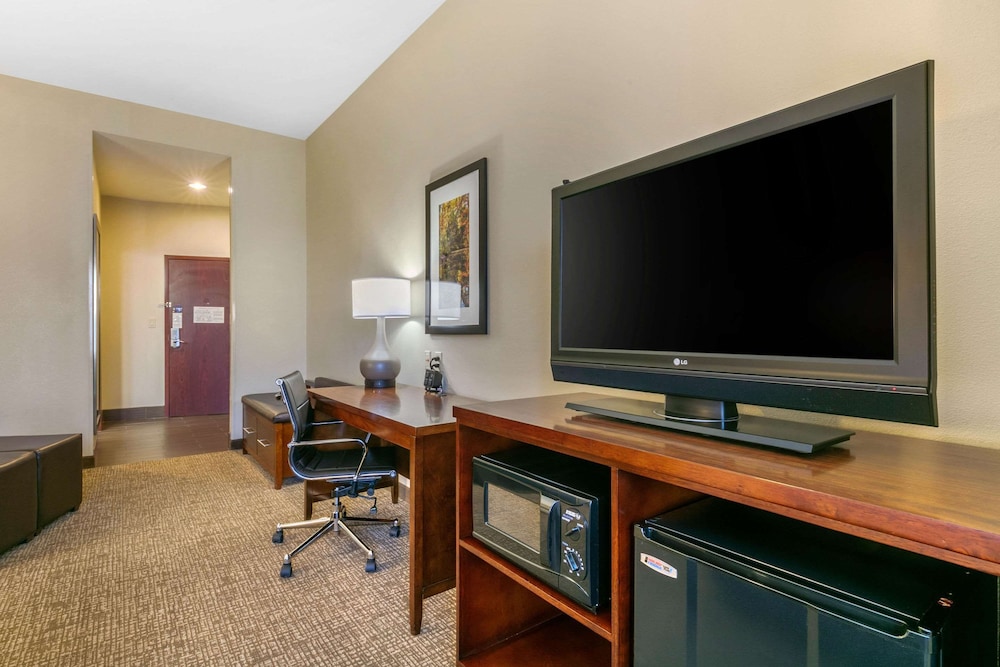 Comfort Suites Forrest City 39/44