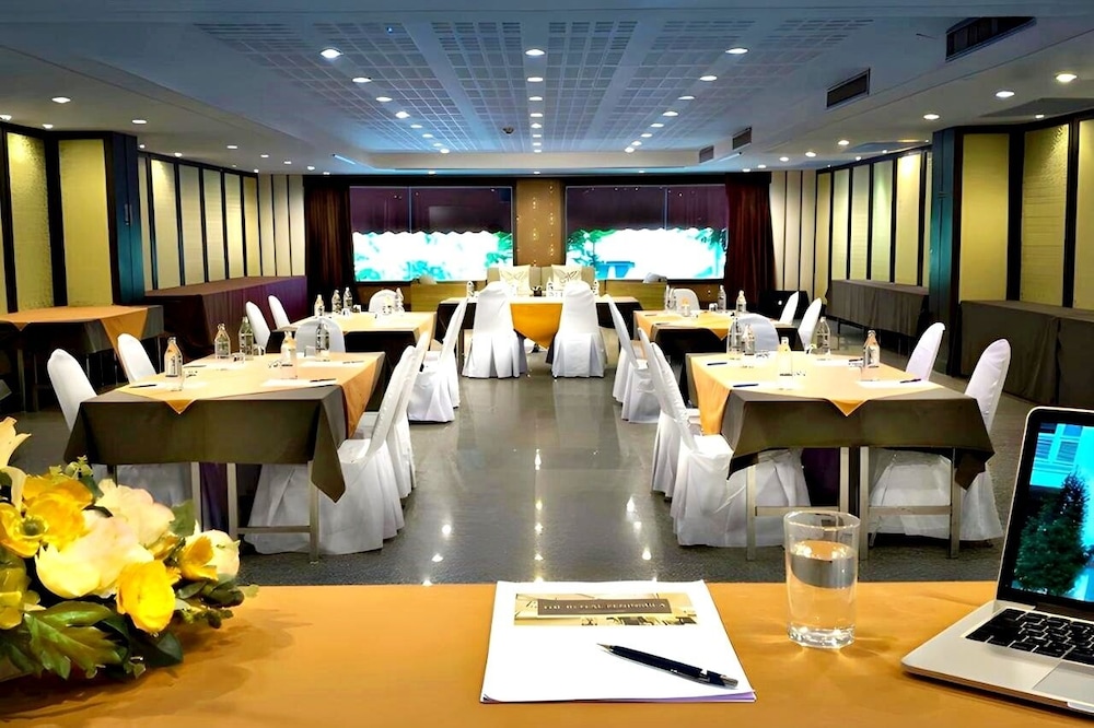 Royal Peninsula Hotel 59/66