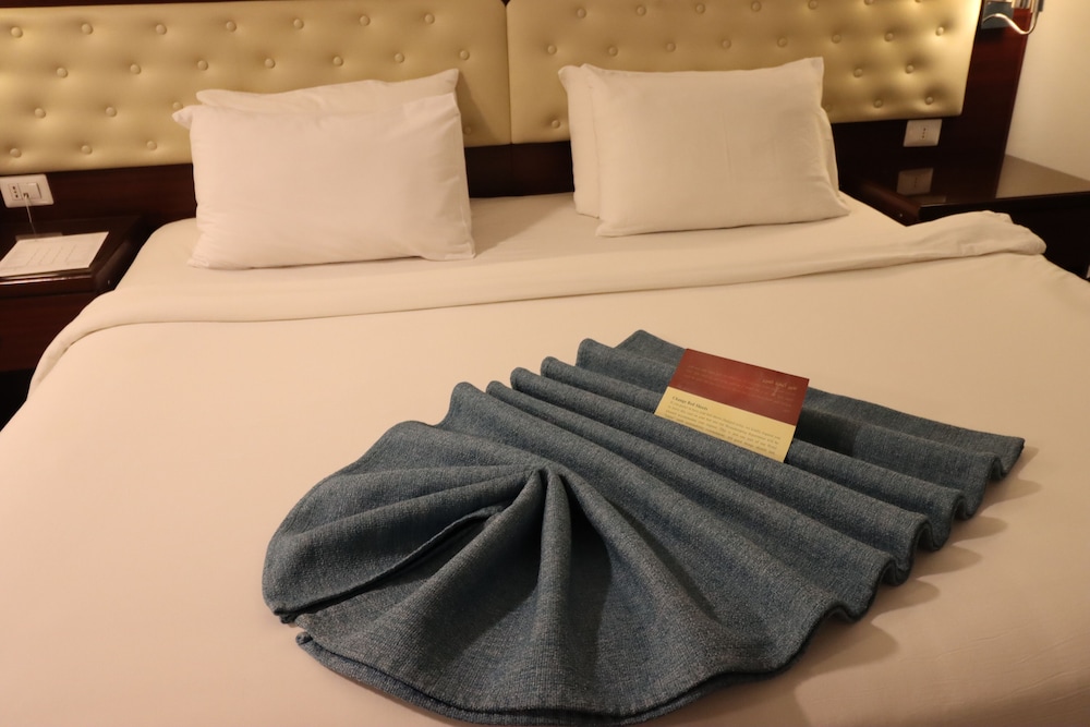 LARSA HOTEL 32/48