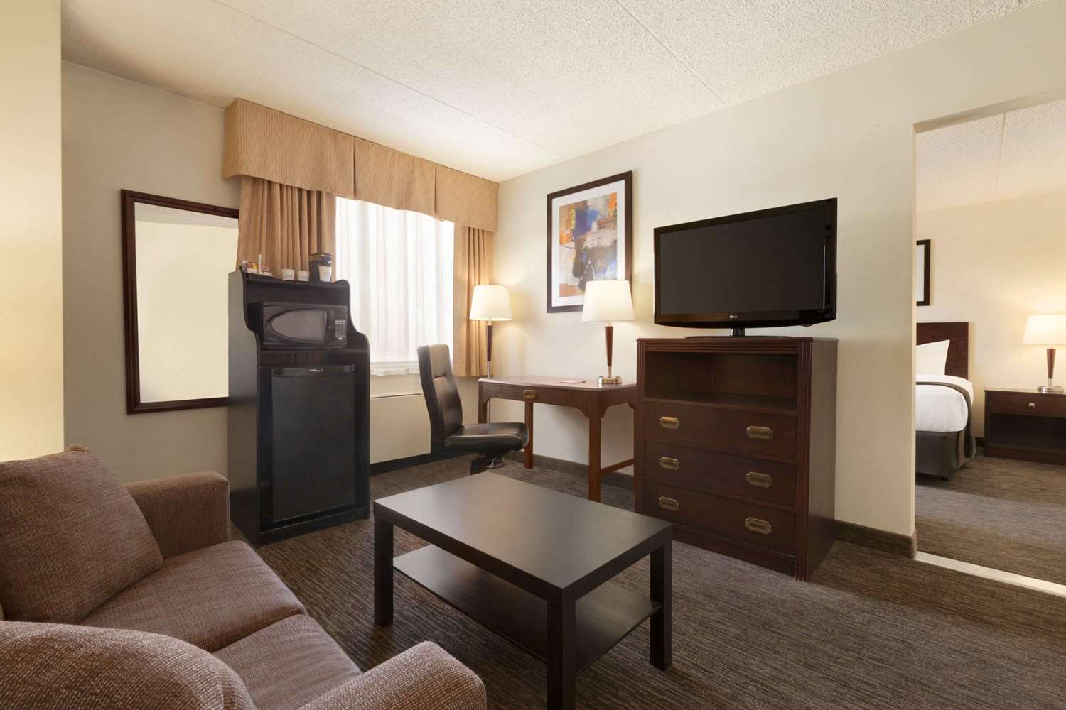 Travelodge by Wyndham Edmonton South 24/40
