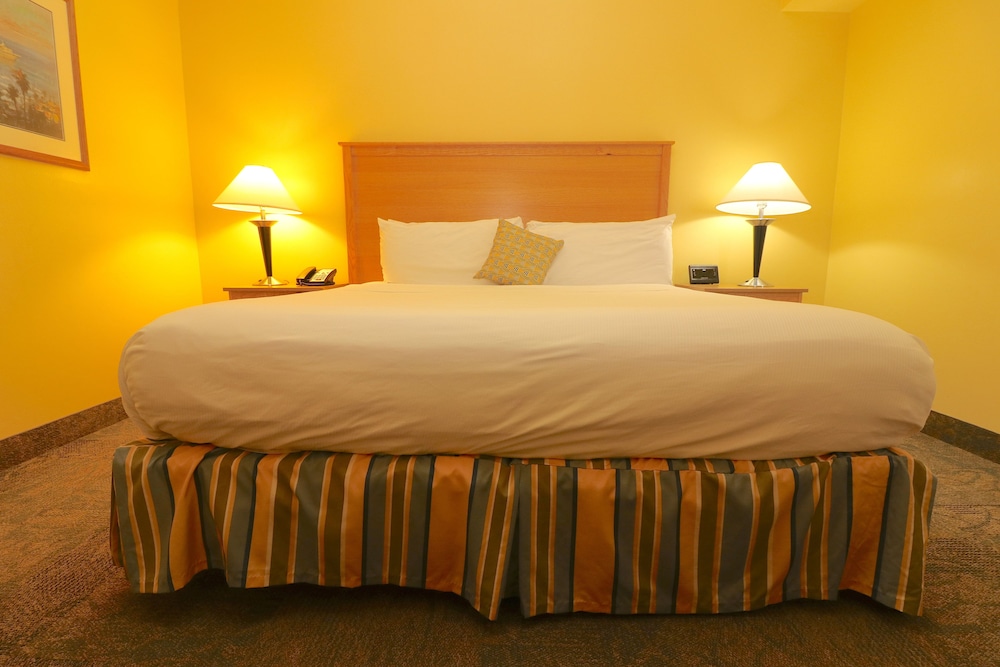The Atrium Resort 11/36