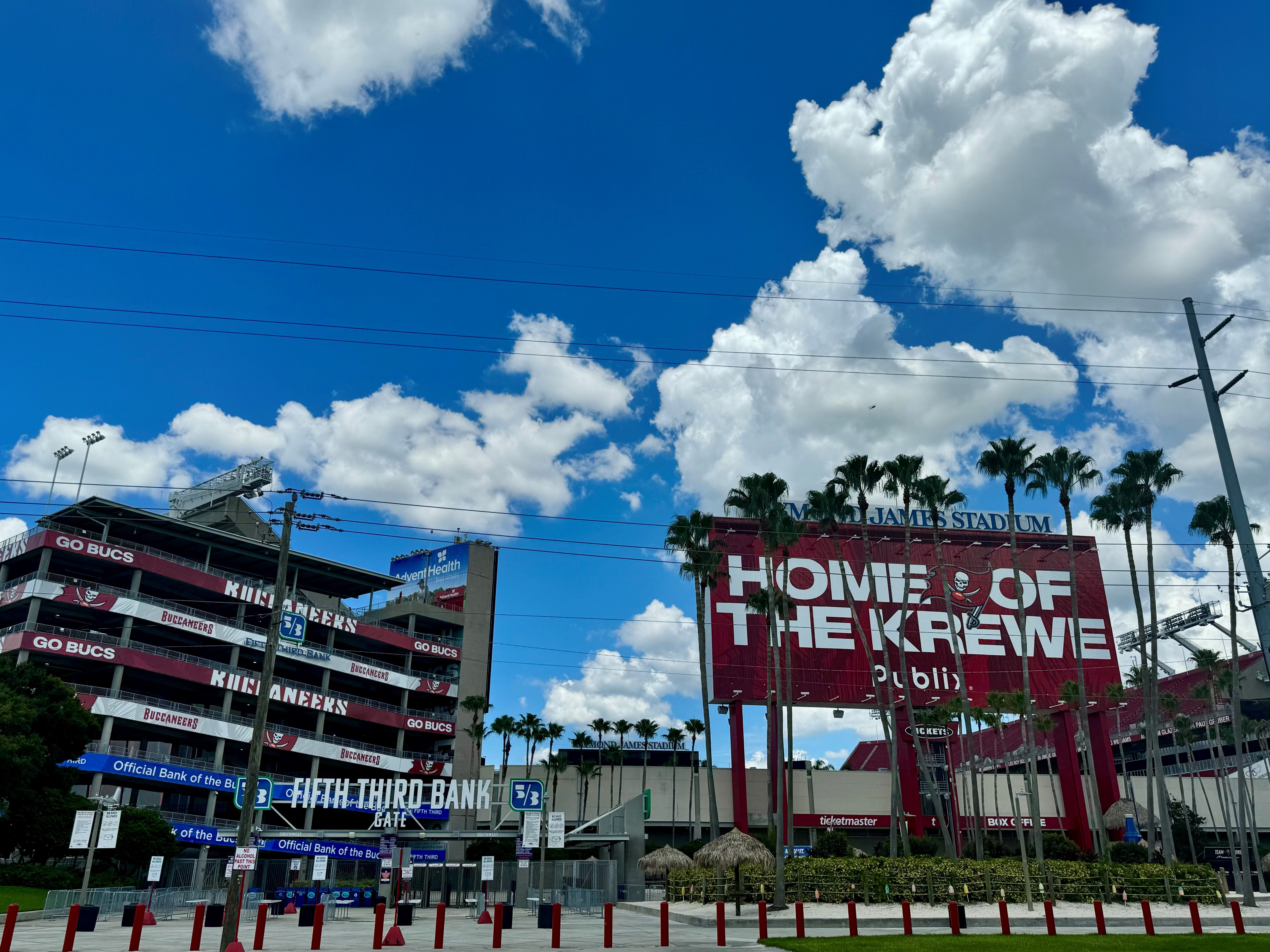 Holiday Inn Express & Suites Tampa Stadium Airport Area 2/36