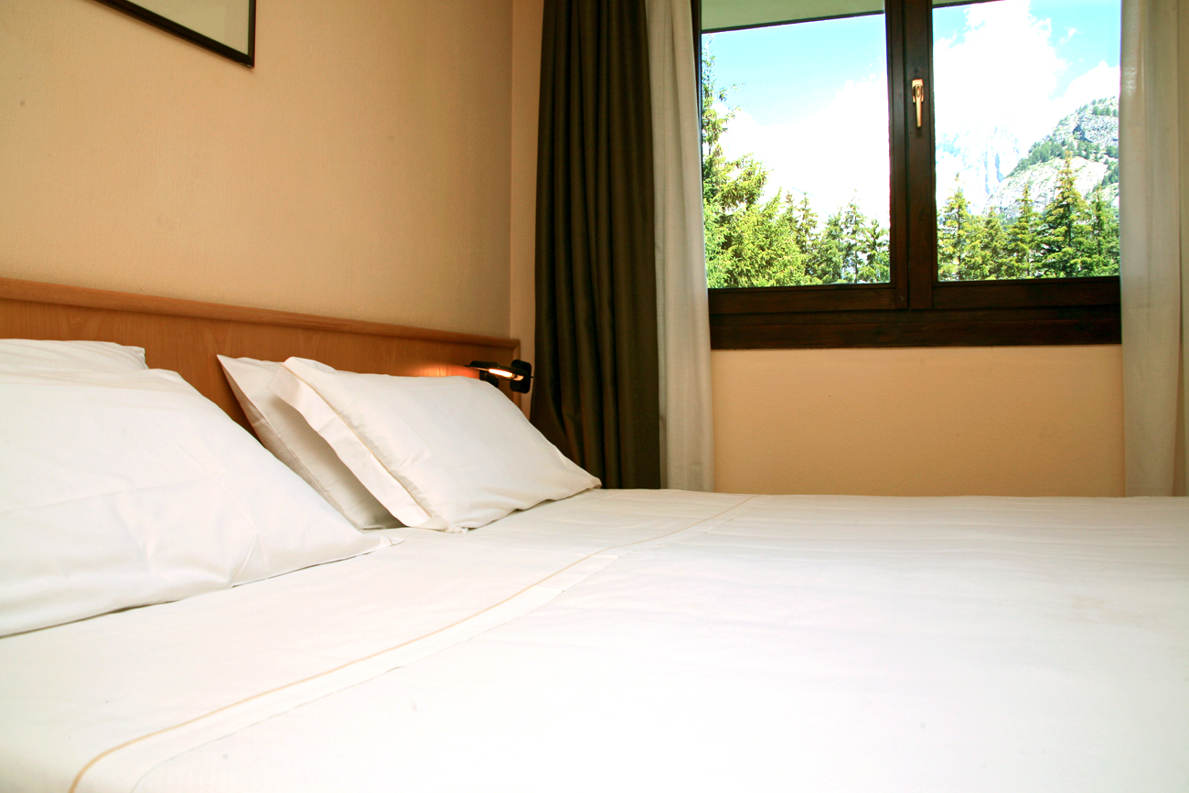 Classic, Twin Beds