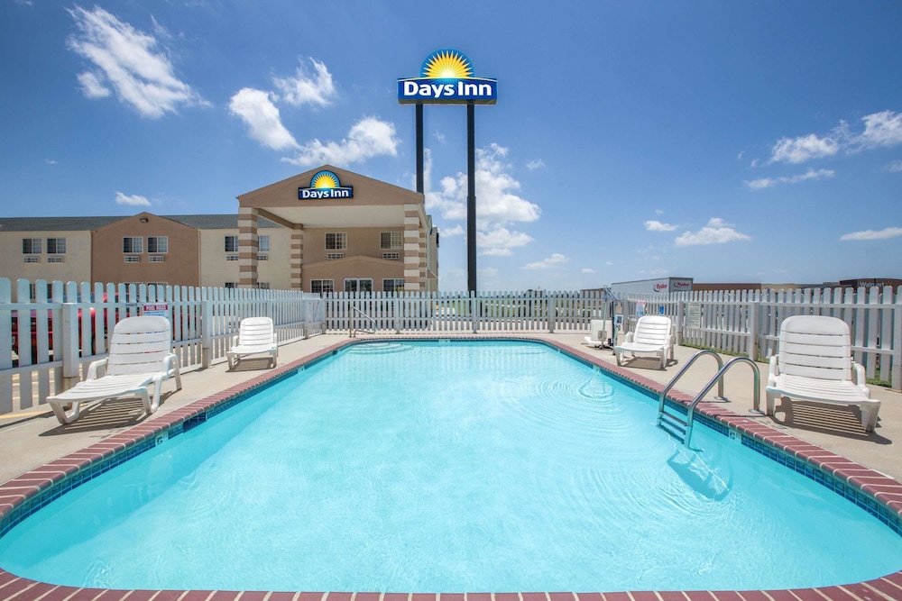 Days Inn By Wyndham Butler 4/32