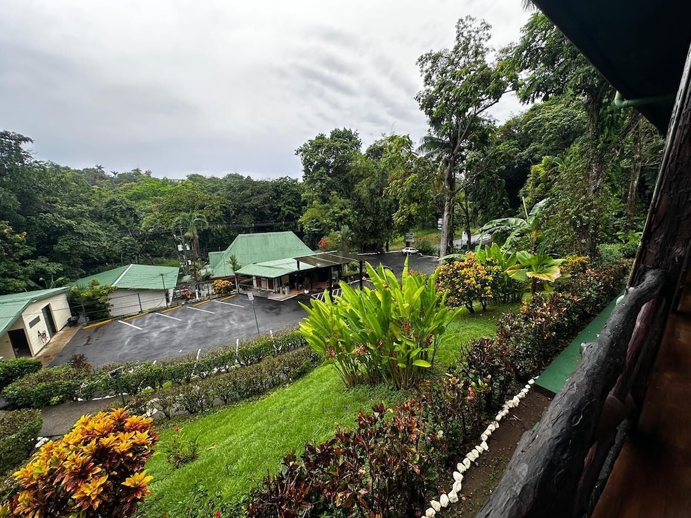 Tabulia Tree Hotel and Villas 73/77