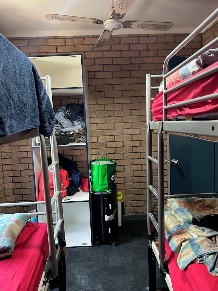 The Shiralee - Hostel 32/57