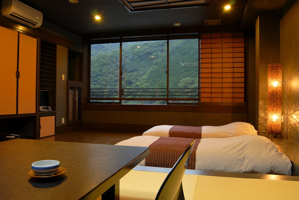 AWA Nishi-Izu 5/36