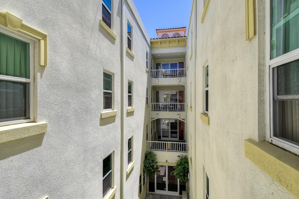 Motel6 San Diego, CA - Downtown 39/50