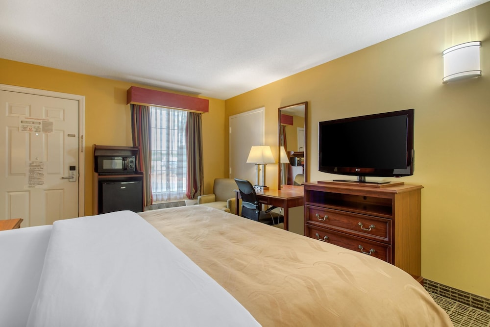Quality Inn Laurinburg, NC 13/44