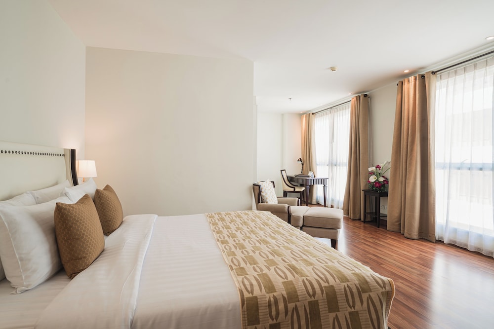 The Bless Hotel And Residence 24/80