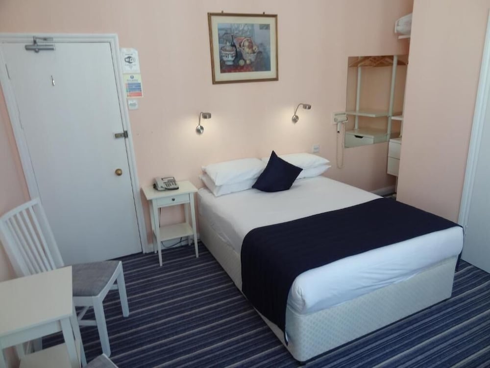 Manor Hotel 14/58