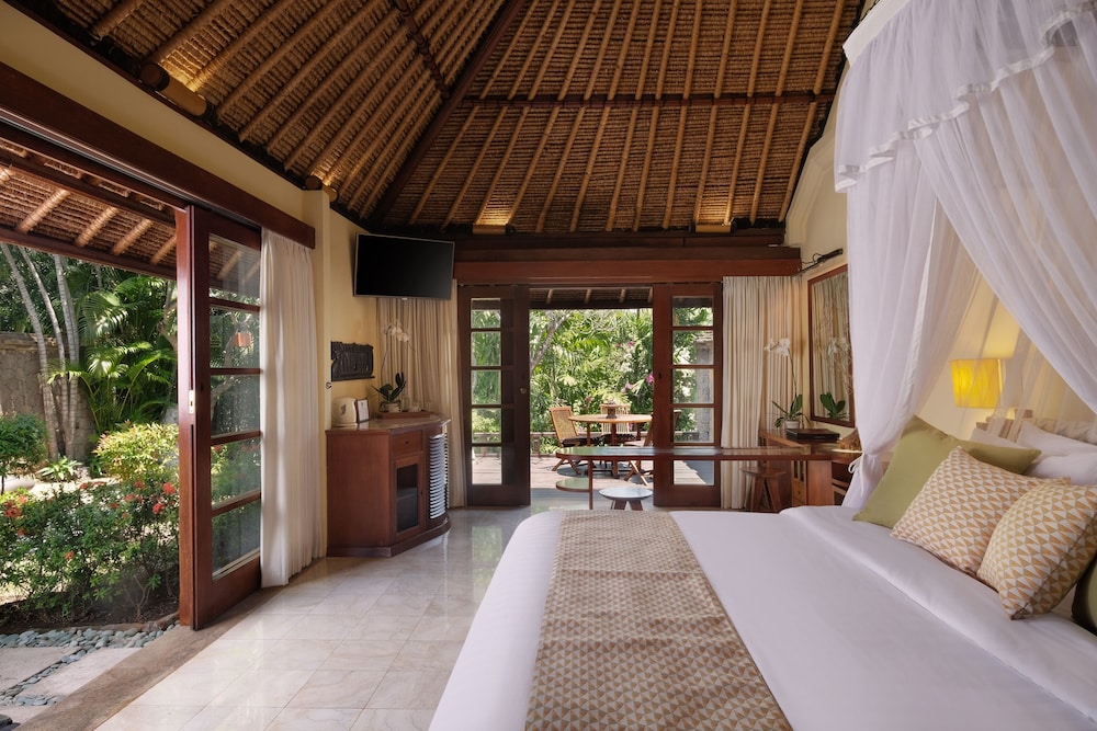 GRAND, POOL, COURTYARD, VILLA, PRIVATE HOT SPRING BATH