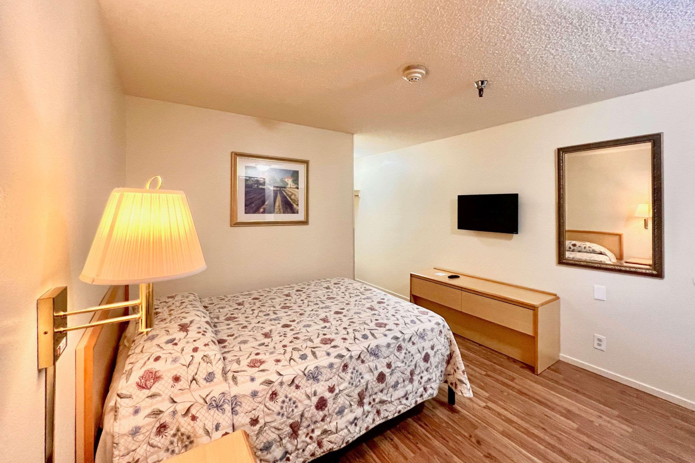 غرفة بسرير كوين، Rodeway Inn Livermore 4/7