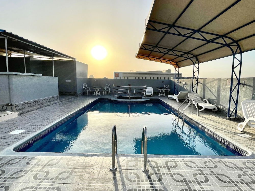 swimming pool spa
