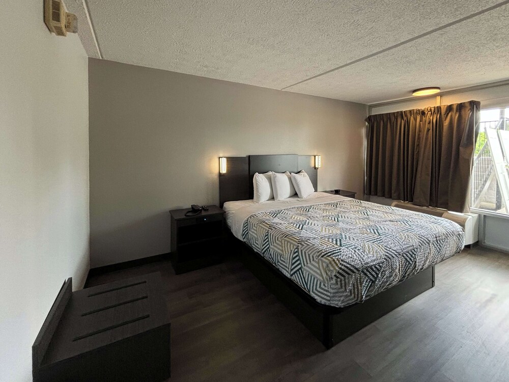 Motel6 Richmond, KY – EKU Campus Area 8/30
