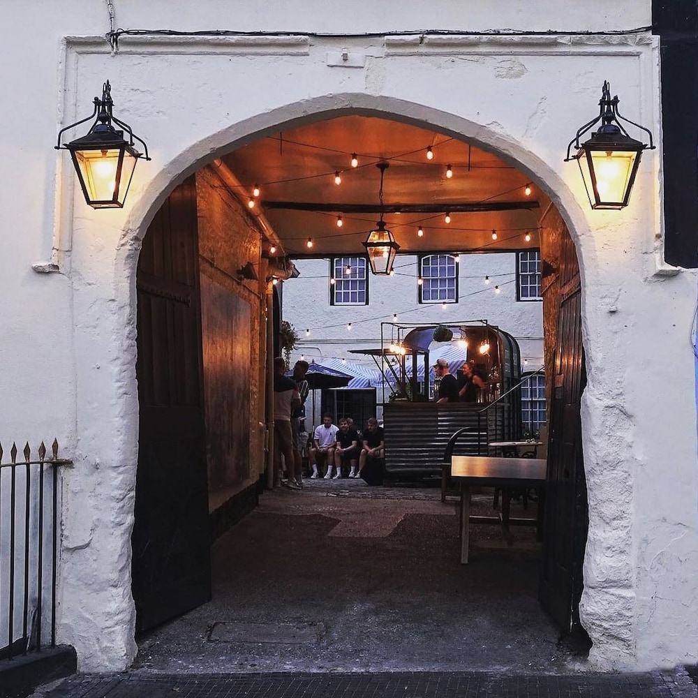 The Old Crown Coaching Inn 3/50