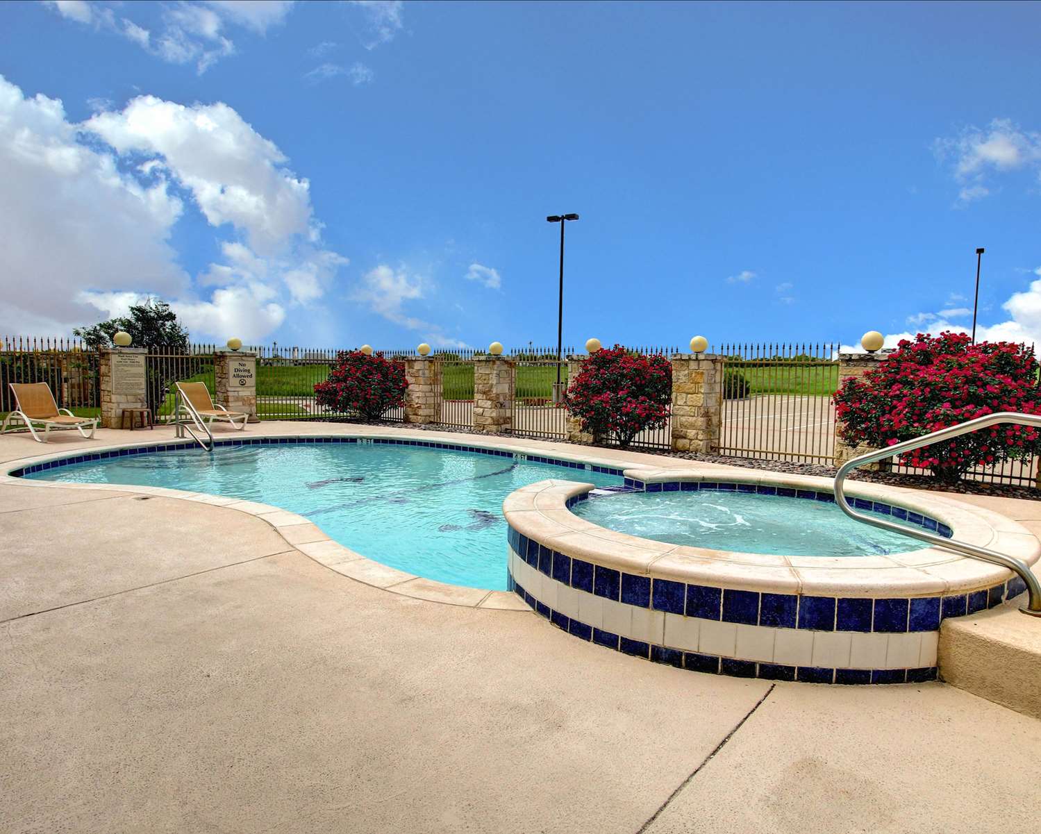 Comfort Inn And Suites Alvarado, TX 45/45